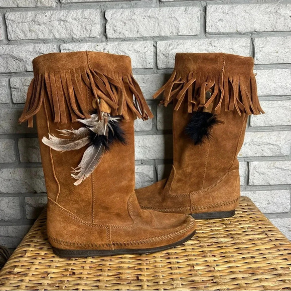 Minnetonka Suede Fringe Boots Feathers - Picture 1 of 12